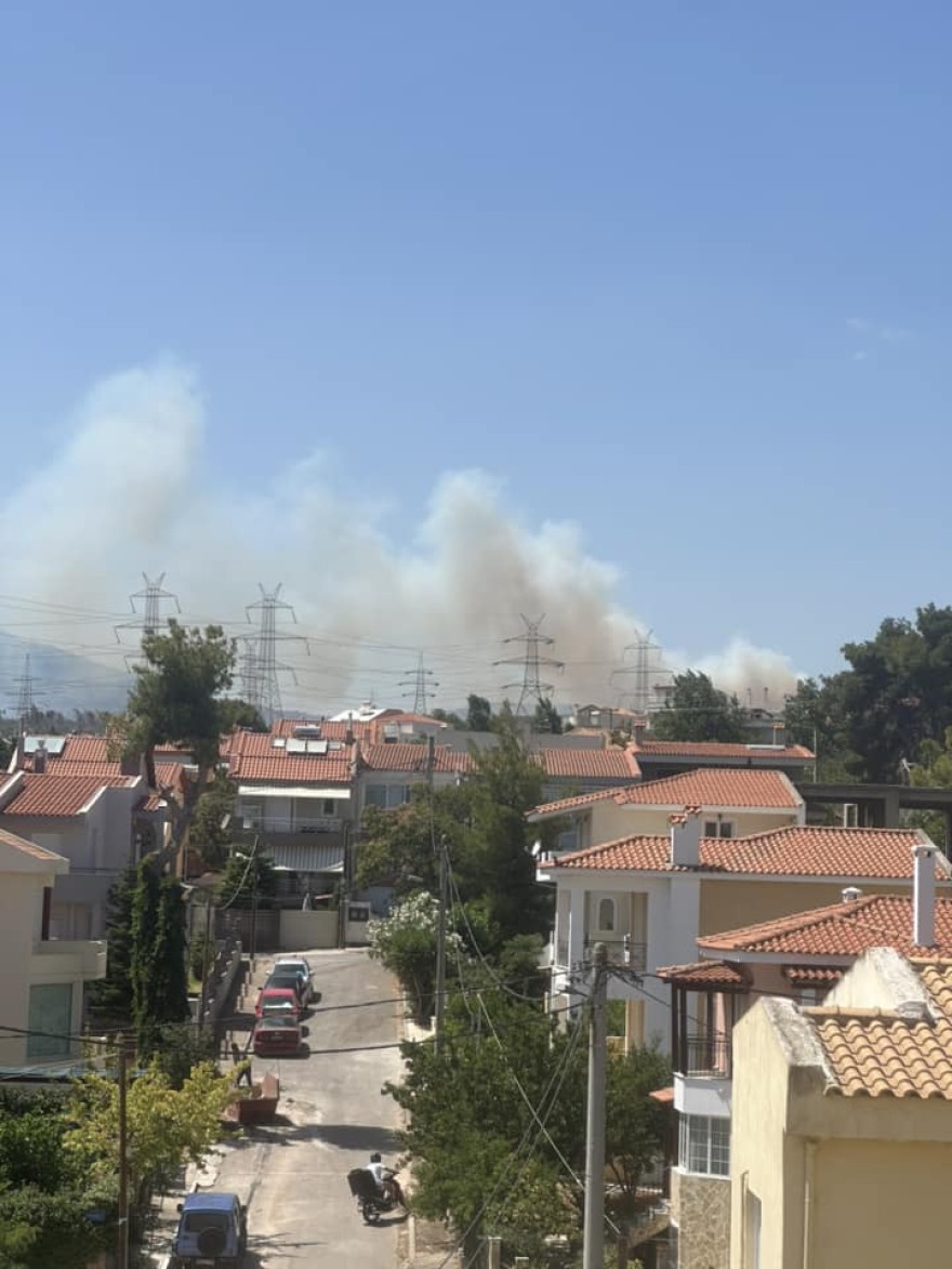 Φωτιά στην Πάρνηθα: Από έκρηξη ξεκίνησε το πύρινο μέτωπο στην Πάρνηθα λένε αυτόπτες μάρτυρες - Ενισχύθηκαν οι πυροσβεστικές δυνάμεις