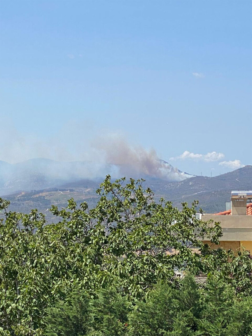Φωτιά στην Πάρνηθα: Από έκρηξη ξεκίνησε το πύρινο μέτωπο στην Πάρνηθα λένε αυτόπτες μάρτυρες - Ενισχύθηκαν οι πυροσβεστικές δυνάμεις