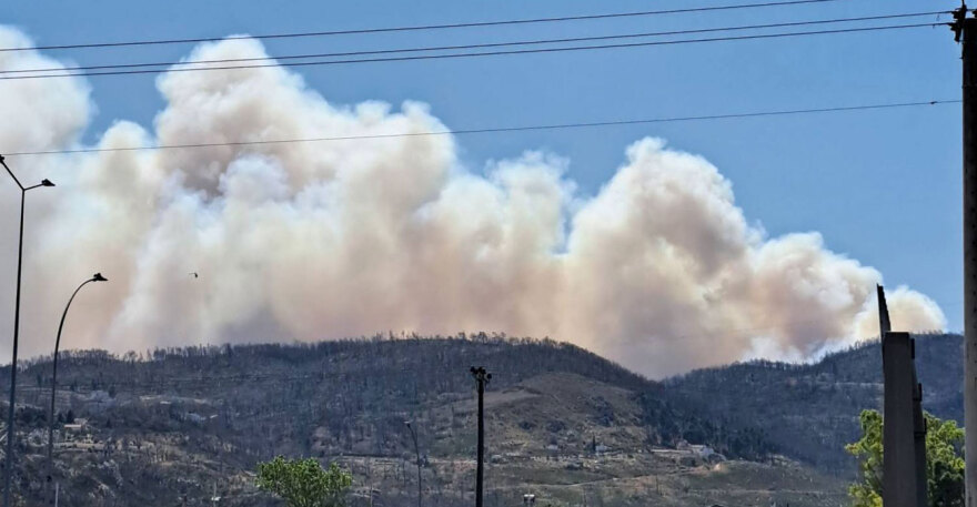 Φωτιά στην Πάρνηθα: Από έκρηξη ξεκίνησε το πύρινο μέτωπο στην Πάρνηθα λένε αυτόπτες μάρτυρες - Ενισχύθηκαν οι πυροσβεστικές δυνάμεις