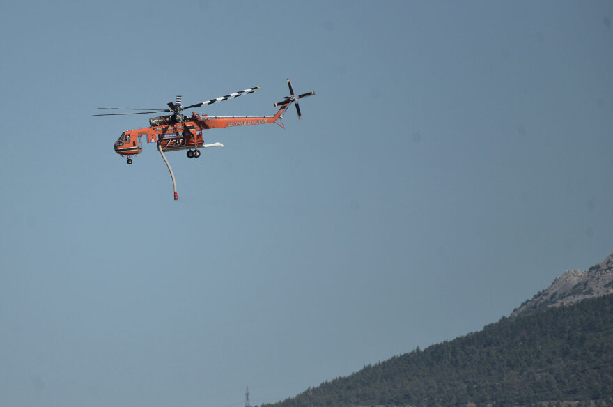 Φωτιά στην Πάρνηθα: Από έκρηξη ξεκίνησε το πύρινο μέτωπο στην Πάρνηθα λένε αυτόπτες μάρτυρες - Ενισχύθηκαν οι πυροσβεστικές δυνάμεις