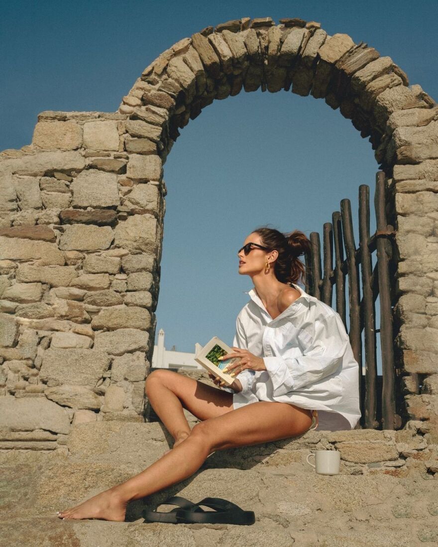 Ιζαμπέλ Γκουλάρτ: Απολαμβάνει τις διακοπές της στη Μύκονο