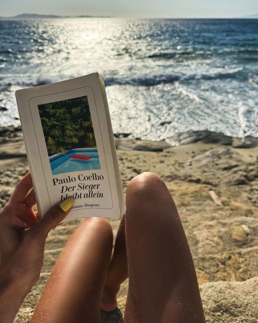 Ιζαμπέλ Γκουλάρτ: Απολαμβάνει τις διακοπές της στη Μύκονο