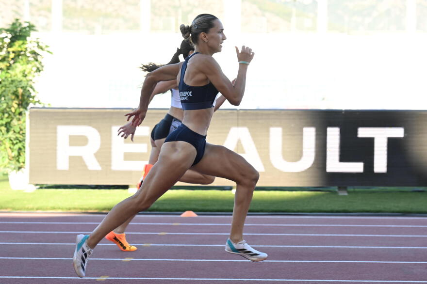 Φοβερή Ζενέγια στον Βόλο - Με μεγάλο πανελλήνιο ρεκόρ κέρδισε την Γναφάκη και πήρε το χρυσό στα 400 μ. με εμπόδια - Βίντεο 