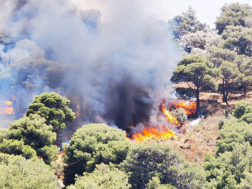 Μεγάλη φωτιά στην Κερατέα - Eκκενώθηκαν 6 οικισμοί, ισχυροί άνεμοι - Δείτε βίντεο