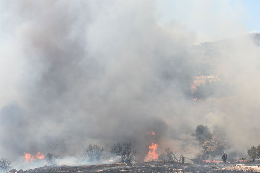 Μεγάλη φωτιά στην Κερατέα - Eκκενώθηκαν 6 οικισμοί, ισχυροί άνεμοι - Δείτε βίντεο
