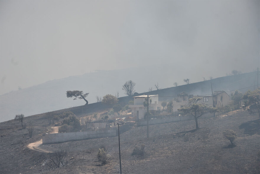 Μεγάλη φωτιά στην Κερατέα - Eκκενώθηκαν 6 οικισμοί, ισχυροί άνεμοι - Δείτε βίντεο
