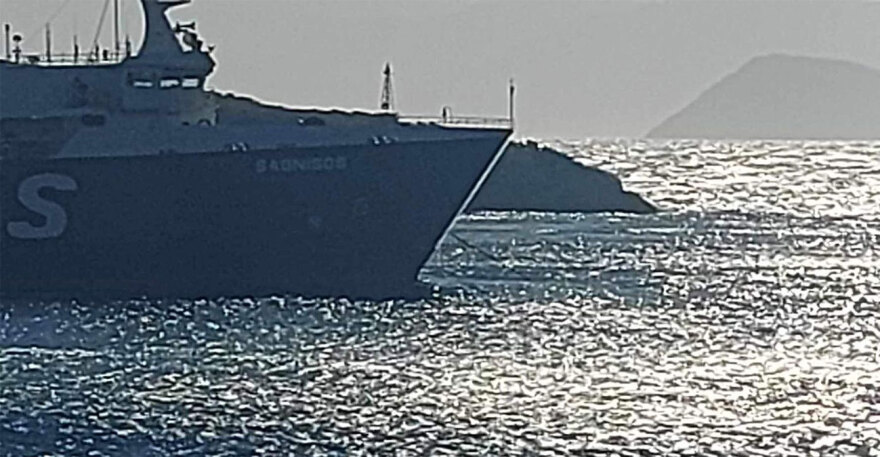 Φολέγανδρος: Πέντε τραυματίες μετά από πρόσκρουση πλοίου στο φανάρι του λιμανιού 