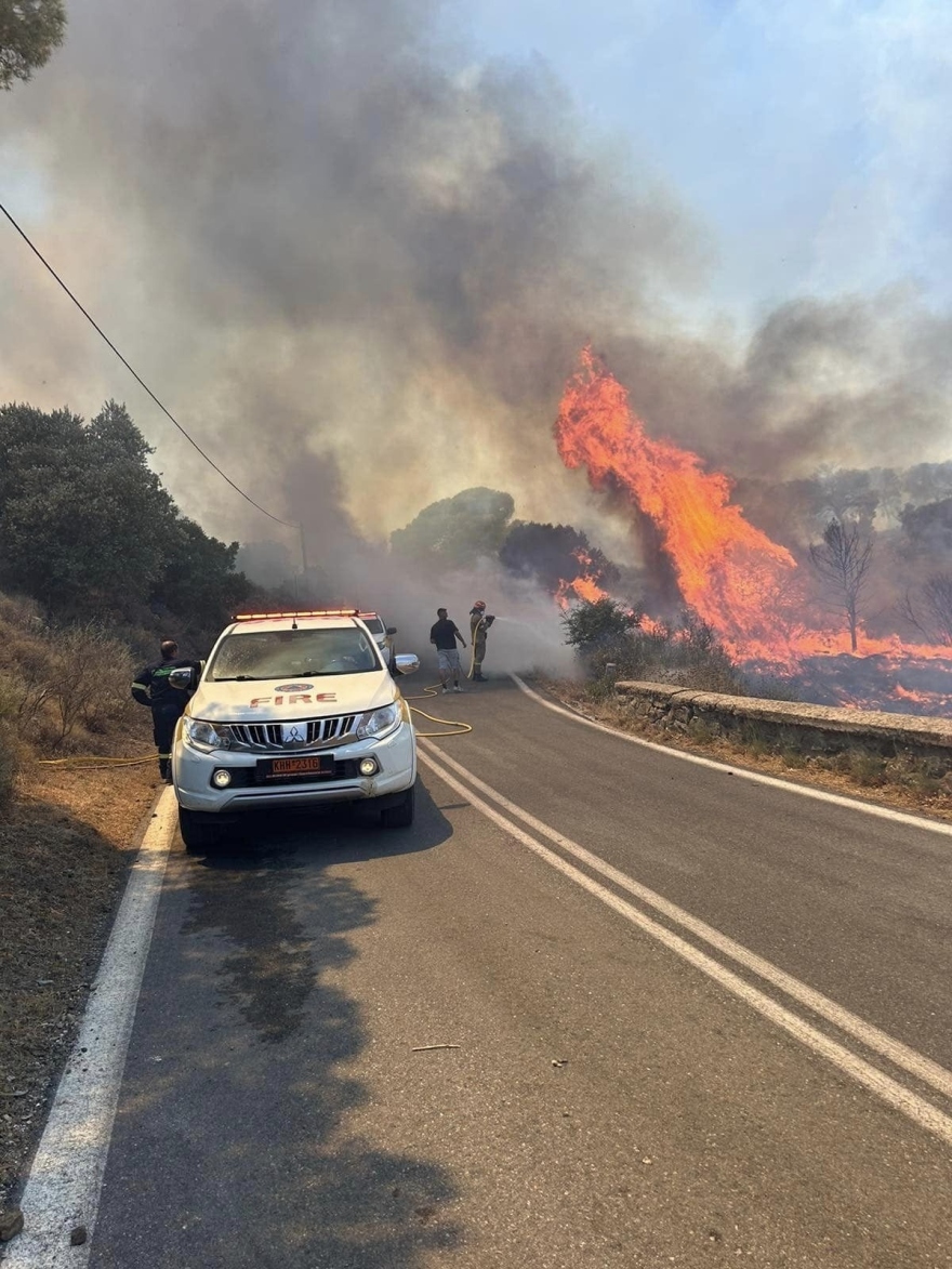 Μεγάλη φωτιά στην Κερατέα - Eκκενώθηκαν 6 οικισμοί, ισχυροί άνεμοι - Δείτε βίντεο