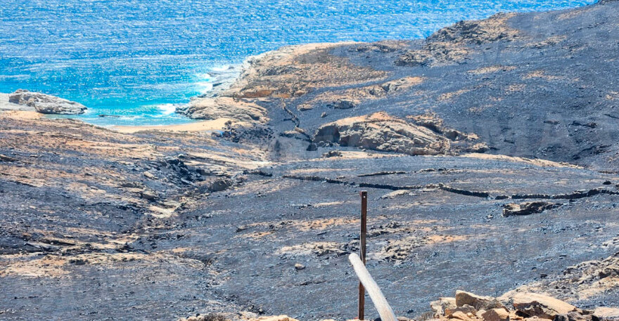 Σέριφος: Οι ζημιές που άφησε πίσω της η φωτιά στο νησί - Δείτε φωτογραφίες