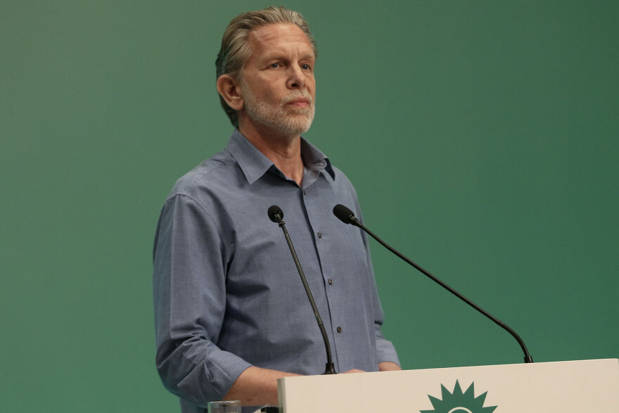 Εκλογές στο ΠΑΣΟΚ: Δούκας και Γερουλάνος καλούν σε ενότητα και μαζική συμμετοχή, ο Ανδρουλάκης βλέπει «πασαρέλα φιλοδοξιών»