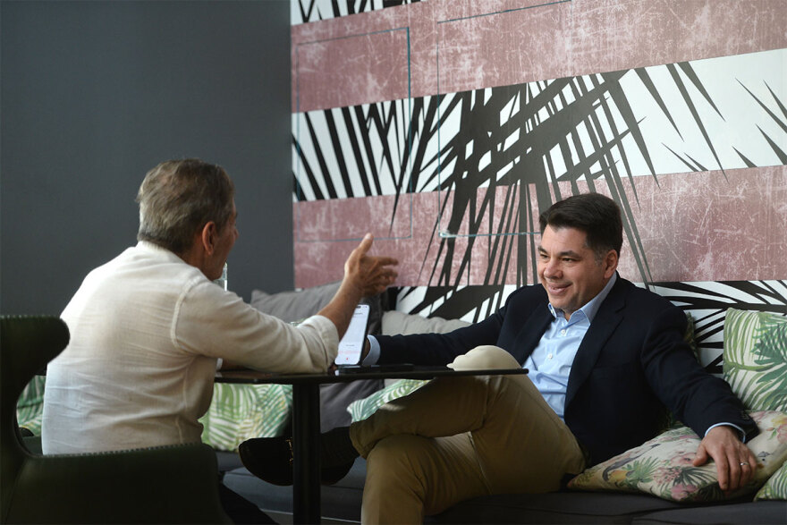 Τζορτζ Τσούνης στον Δανίκα: «Εμείς, οι ΗΠΑ, στεκόμαστε δίπλα στην Ελλάδα ό,τι κι αν συμβεί»