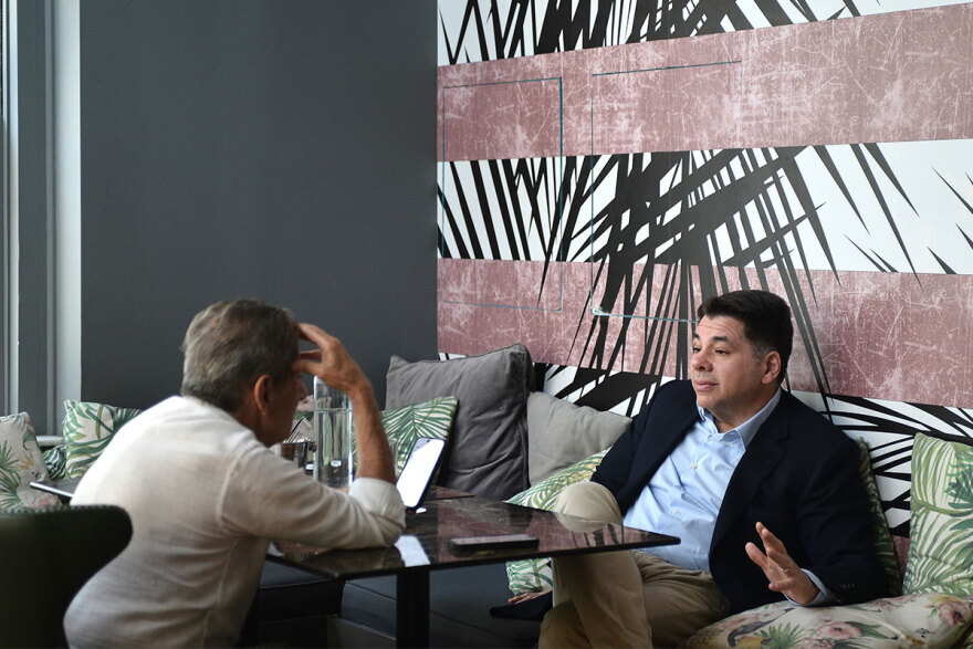 Τζορτζ Τσούνης στον Δανίκα: «Εμείς, οι ΗΠΑ, στεκόμαστε δίπλα στην Ελλάδα ό,τι κι αν συμβεί»