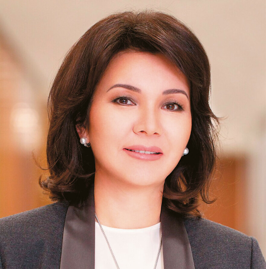 Τα μυστήρια της Yδρας: KGB, πετρέλαια και κροτίδες στην παραλία