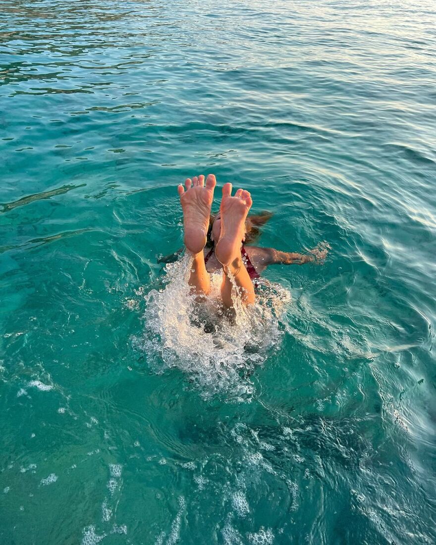 Σμαράγδα Καρύδη: Εύχεται «καλό μήνα» με φωτογραφίες από τις διακοπές της