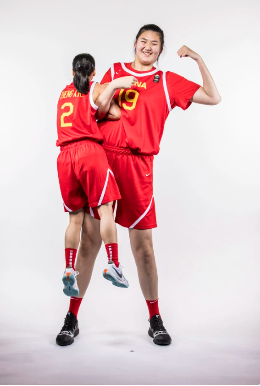 Ζανγκ Ζιγιού, το 16χρονο κορίτσι θαύμα του κινεζικού μπάσκετ που έχει ύψος 2.20!