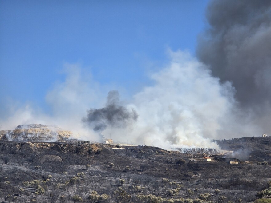 Φωτιές: Δύσκολη η κατάσταση στη Χίο, φούντωσε το μέτωπο στην Κω - Βίντεο & φωτογραφίες