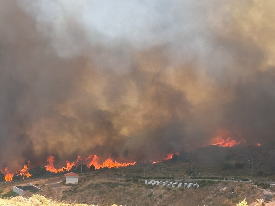 Φωτιά στην Κω: Μήνυμα από το 112 για εκκένωση της Καρδάμαινας - Δείτε φωτογραφίες