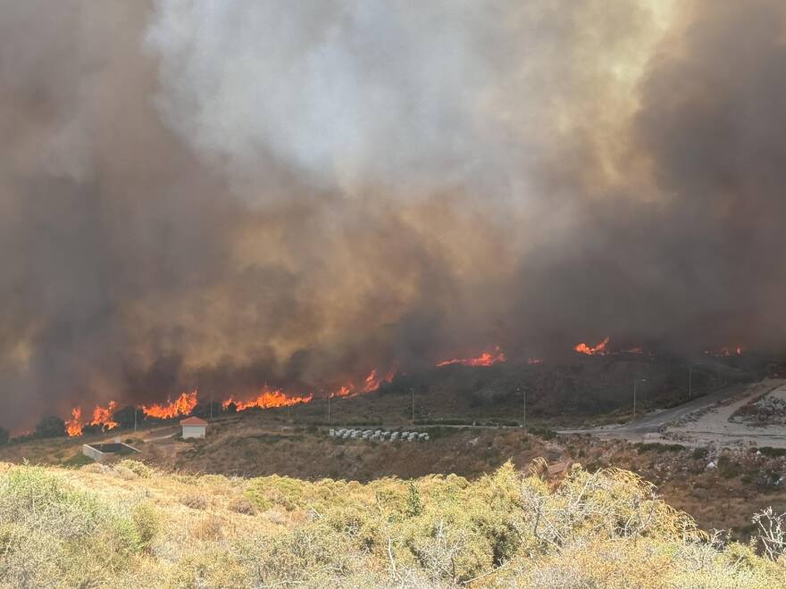 Φωτιά στην Κω: Μήνυμα από το 112 για εκκένωση της Καρδάμαινας - Δείτε φωτογραφίες
