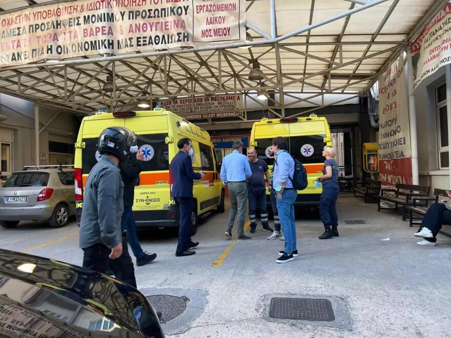 Η συντονισμένη επίθεση Σαμαρά και Καραμανλή και η αντίδραση της κυβέρνησης - Το μήνυμα Μητσοτάκη με την επίσκεψη στο Λαϊκό