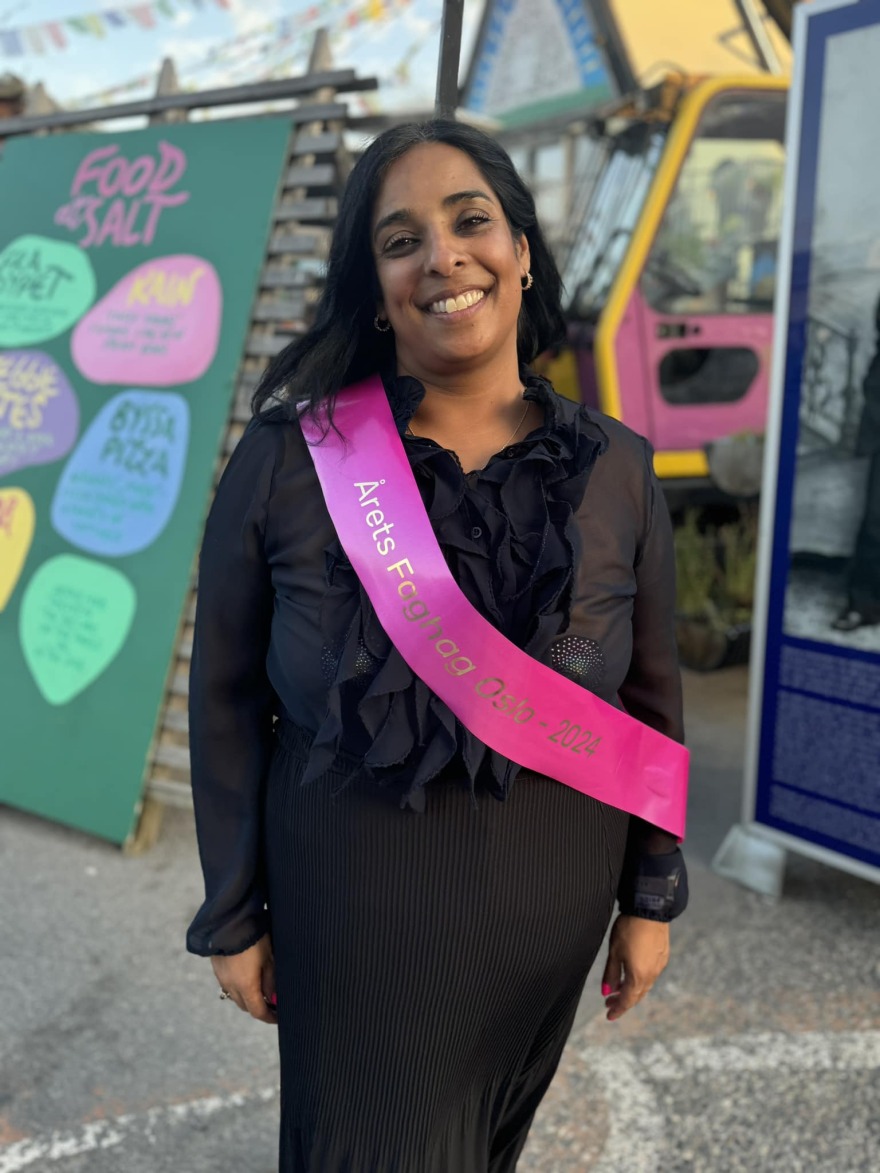 Νορβηγία: Ποια είναι η υπουργός που έδειξε το στήθος της πάνω στη σκηνή του Pride