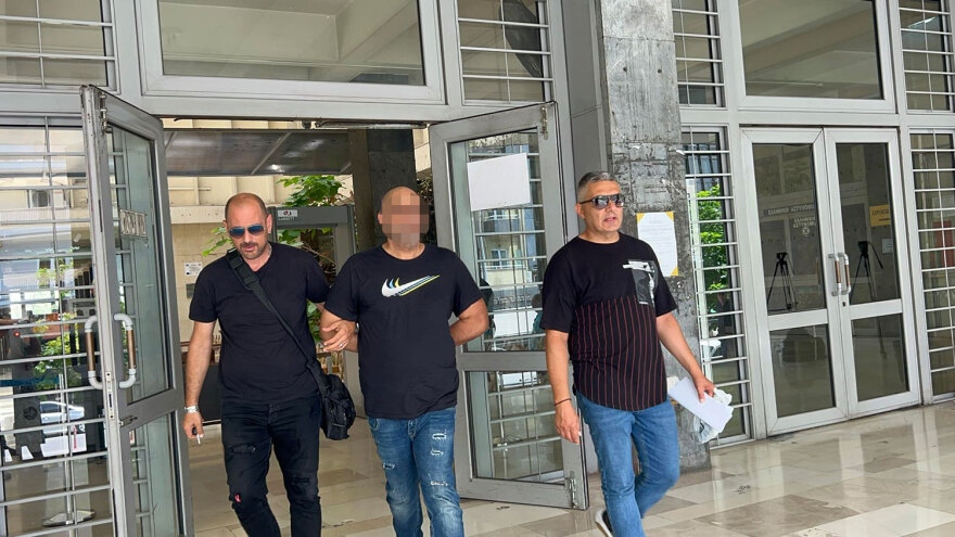 Θεσσαλονίκη: Προφυλακιστέος ο 42χρονος που κατηγορείται ότι ξυλοκόπησε τον ηλικιωμένο πατέρα του - «Έπεσε στο μπάνιο», λέει