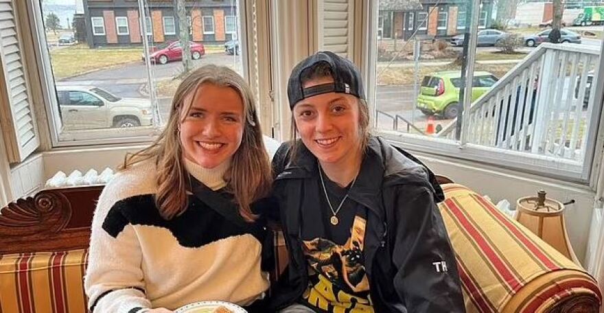 Καναδάς: Ζευγάρι ομοφυλόφιλων γυναικών δέχθηκε επίθεση από ομάδα 10 ανδρών αφού αντέδρασε σε ομοφοβικά σχόλια