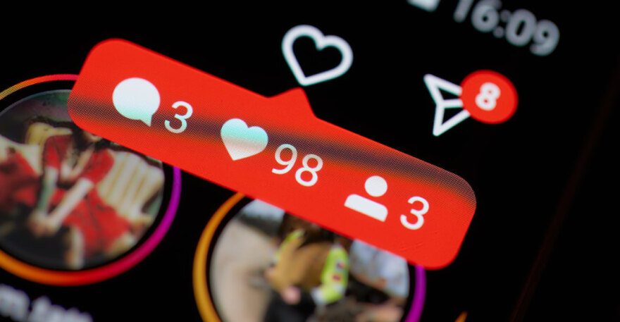 Instagram: Είναι απιστία ένα «like»; Γιατί η γενιά Z υιοθετεί την ψηφιακή κατασκοπεία