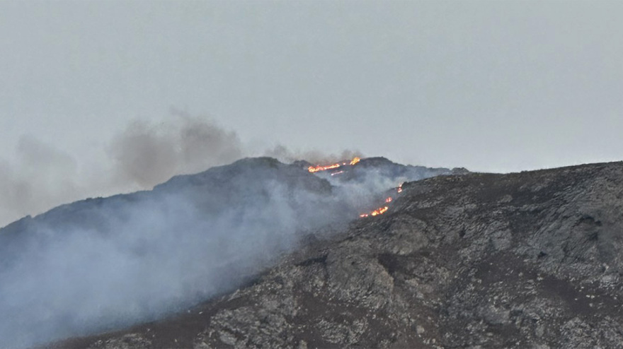 Φωτιά στη Σέριφο - Τέθηκε άμεσα υπό έλεγχο, δείτε βίντεο και φωτογραφίες