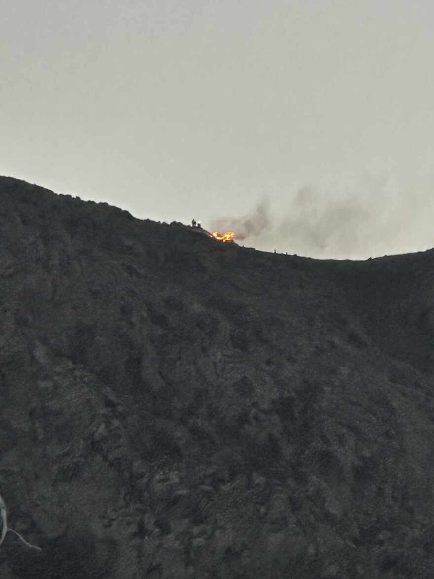 Φωτιά στη Σέριφο - Τέθηκε άμεσα υπό έλεγχο, δείτε βίντεο και φωτογραφίες