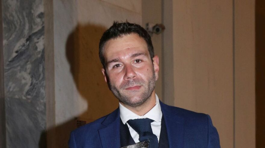 Αποχαιρετισμός στον σπουδαίο Γιώργο Σγουράκη και το πανηγύρι της ιδιωτικής τηλεόρασης