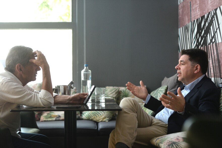 Τζορτζ Τσούνης στον Δανίκα: «Εμείς, οι ΗΠΑ, στεκόμαστε δίπλα στην Ελλάδα ό,τι κι αν συμβεί»