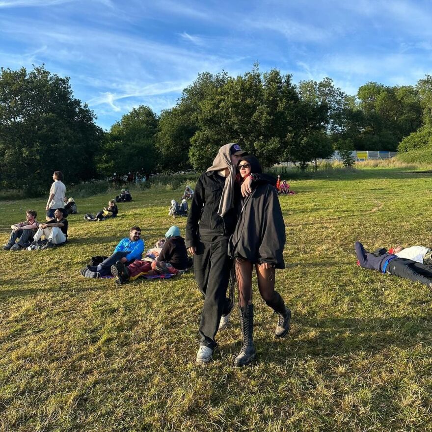 Ντούα Λίπα: Ανέβασε τις πρώτες φωτογραφίες στο Instagram με τον Κάλουμ Τέρνερ 