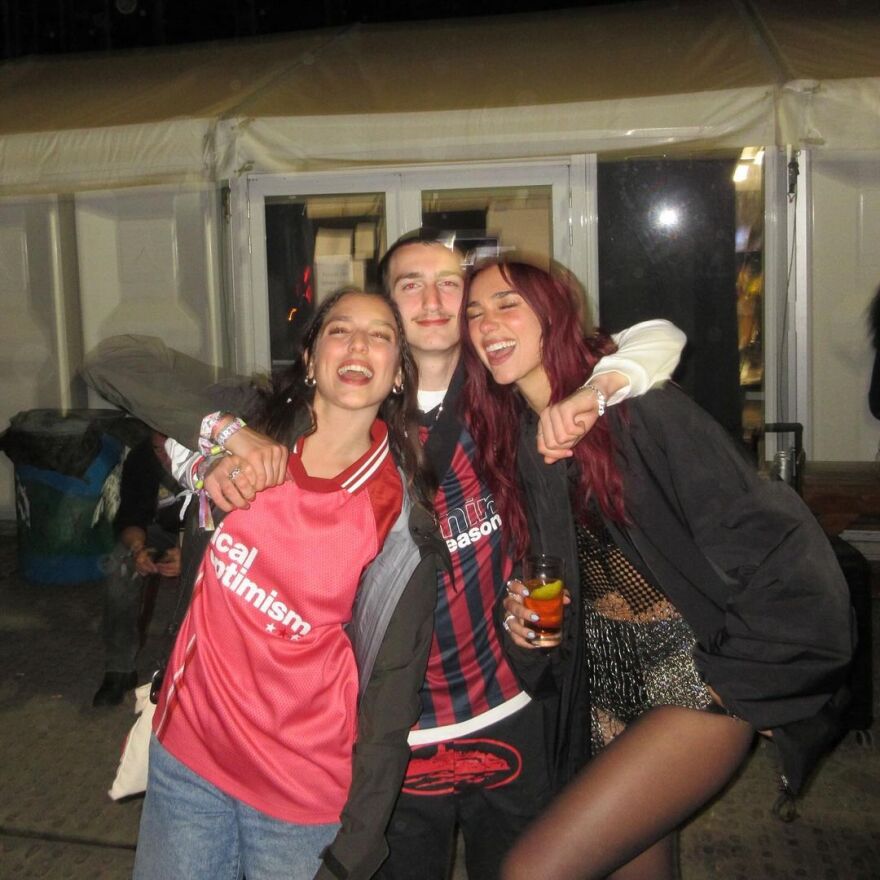 Ντούα Λίπα: Ανέβασε τις πρώτες φωτογραφίες στο Instagram με τον Κάλουμ Τέρνερ 