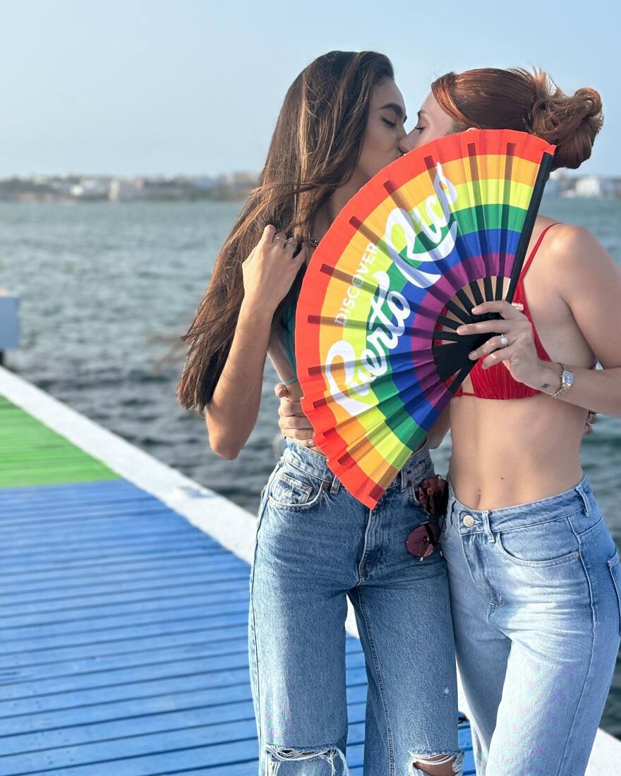 Μαριάνα Βαρελά - Φαμπιόλα Βαλεντίν: Αποχαιρέτησαν τον μήνα του Pride με ένα φιλί στο στόμα