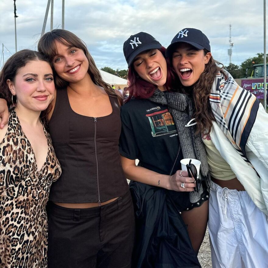 Ντούα Λίπα: Ανέβασε τις πρώτες φωτογραφίες στο Instagram με τον Κάλουμ Τέρνερ 