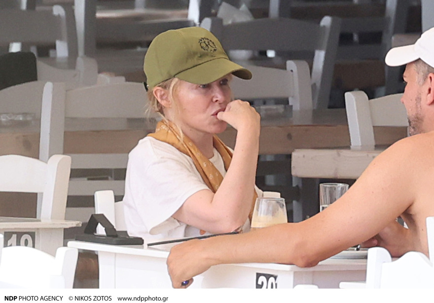 Κάιλι Μινόγκ: Δείτε φωτογραφίες από το ταξίδι της  στη Μύκονο