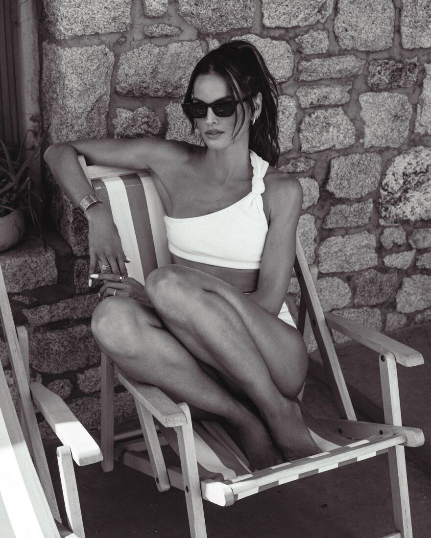 Ιζαμπέλ Γκουλάρτ: Οι νέες φωτογραφίες από τις διακοπές της στη Μύκονο