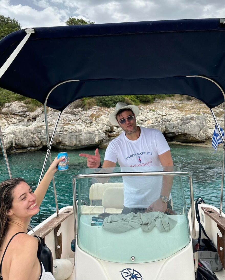 Λάμπης Λιβιεράτος: Κάνει διακοπές με τις κόρες του - Οι φωτογραφίες στο σκάφος 