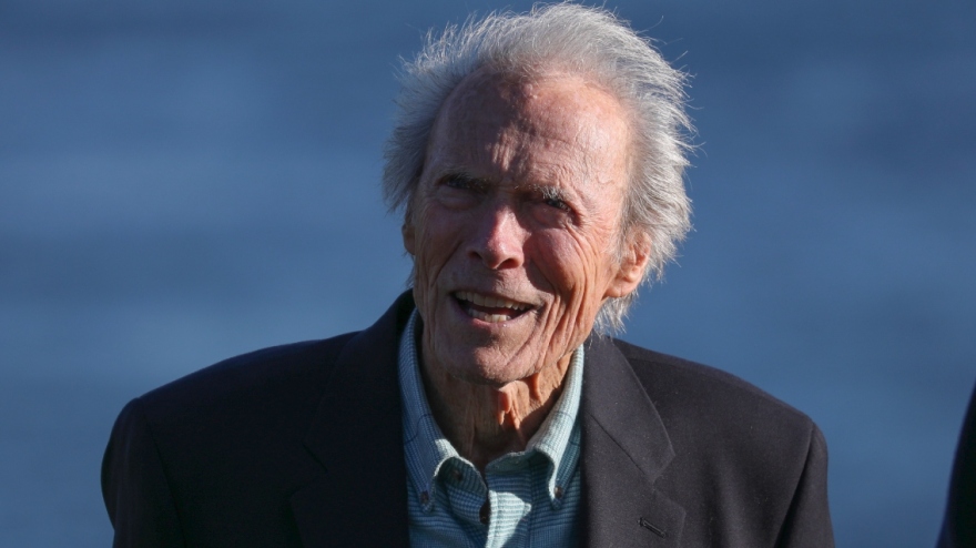 Κλιντ Ίστγουντ: Εμφύλιος στην οικογένειά του - Η μεγάλη του κόρη τα «βάζει» με την ετεροθαλή αδερφή της