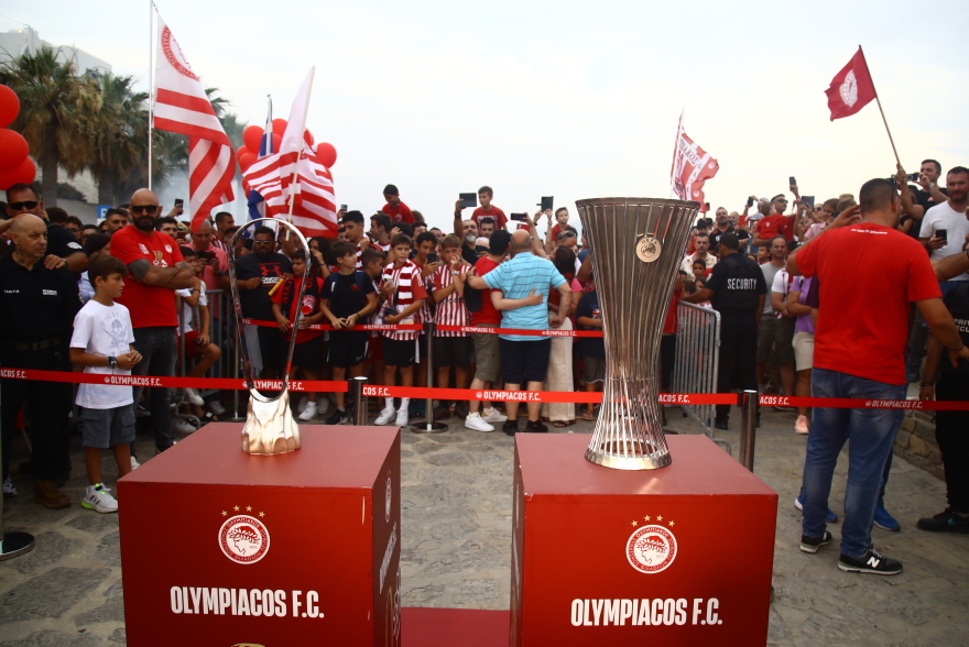 Ολυμπιακός: Στην Πάρο οι ευρωπαϊκές κούπες - Βίντεο, φωτογραφίες 