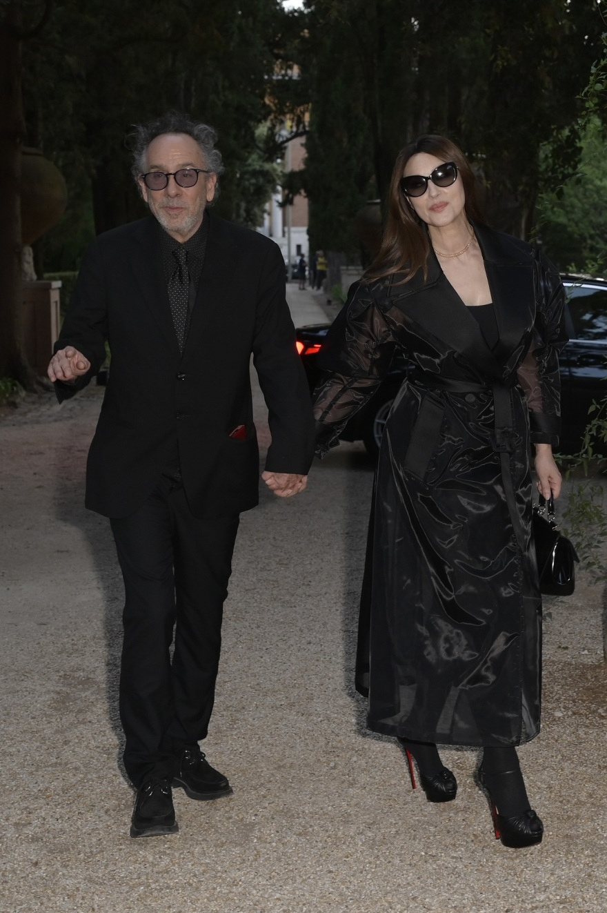 Μόνικα Μπελούτσι: Βραβεύτηκε για τη συνολική της προσφορά στον κινηματογράφο και ο Τιμ Μπάρτον δεν σταμάτησε να τη φιλάει