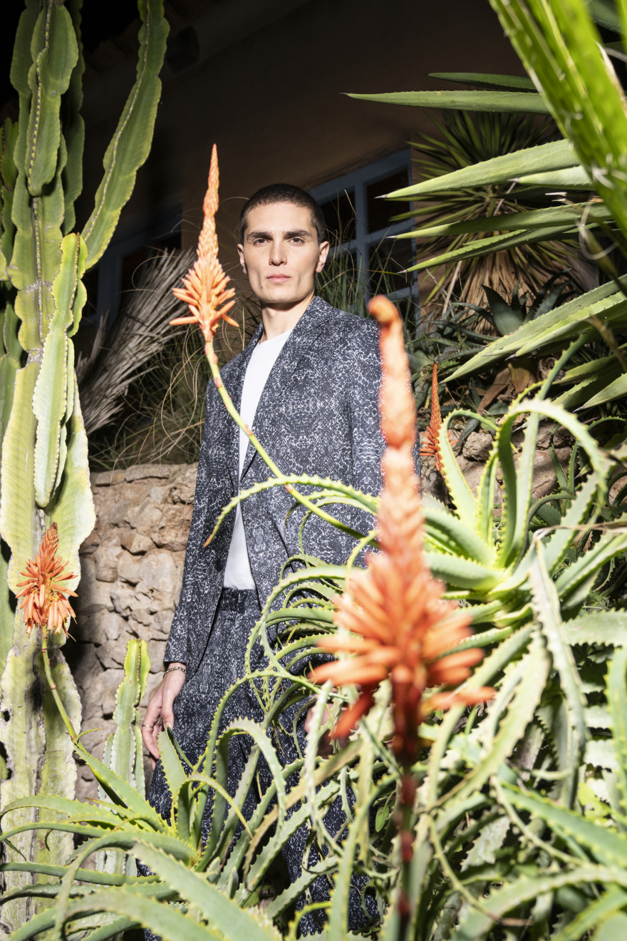 Ο Κωστής Μαραβέγιας στον Κήπο του Μεγάρου με το πιο cool ανερχόμενο brand