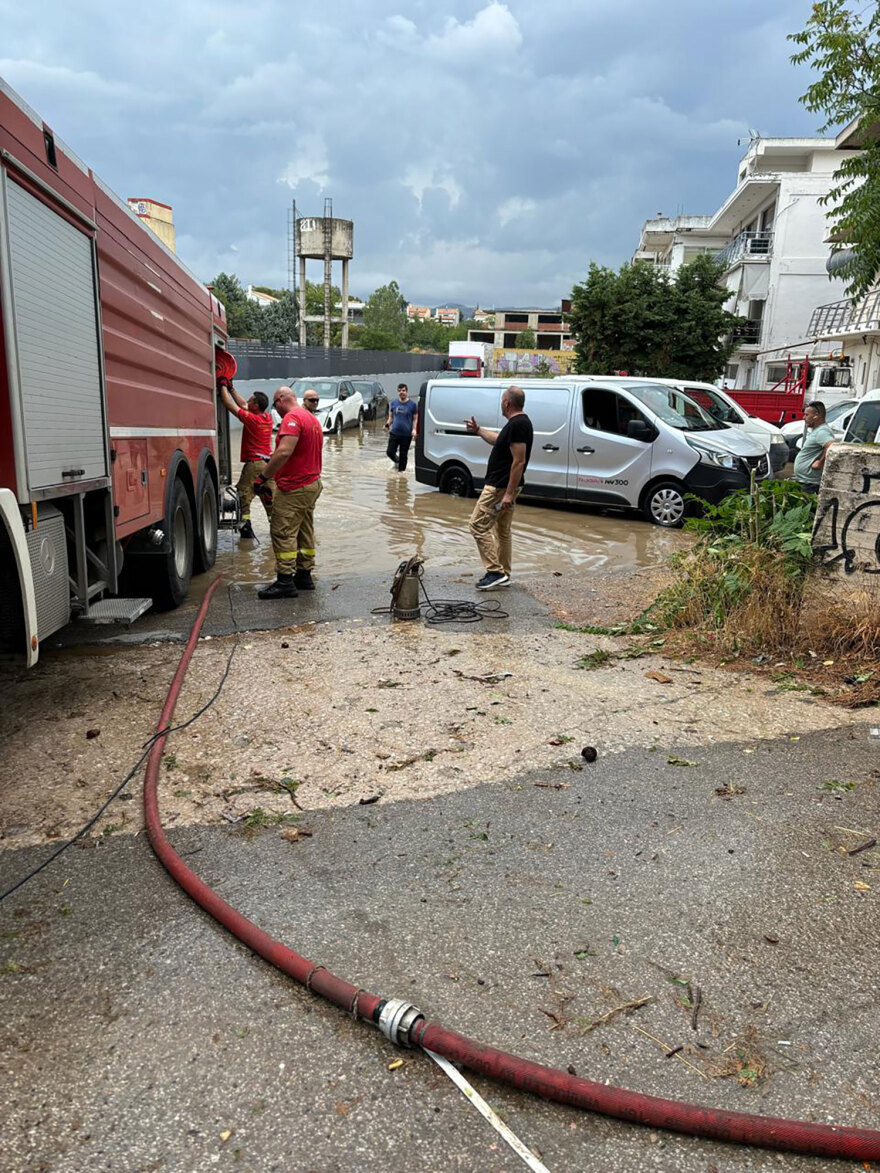 Κακοκαιρία στην Αττική - Χαλάζι στον Άγιο Στέφανο, καταρρακτώδης βροχή στα Σπάτα, δείτε χάρτη με τα σημεία όπου έπεσαν κεραυνοί