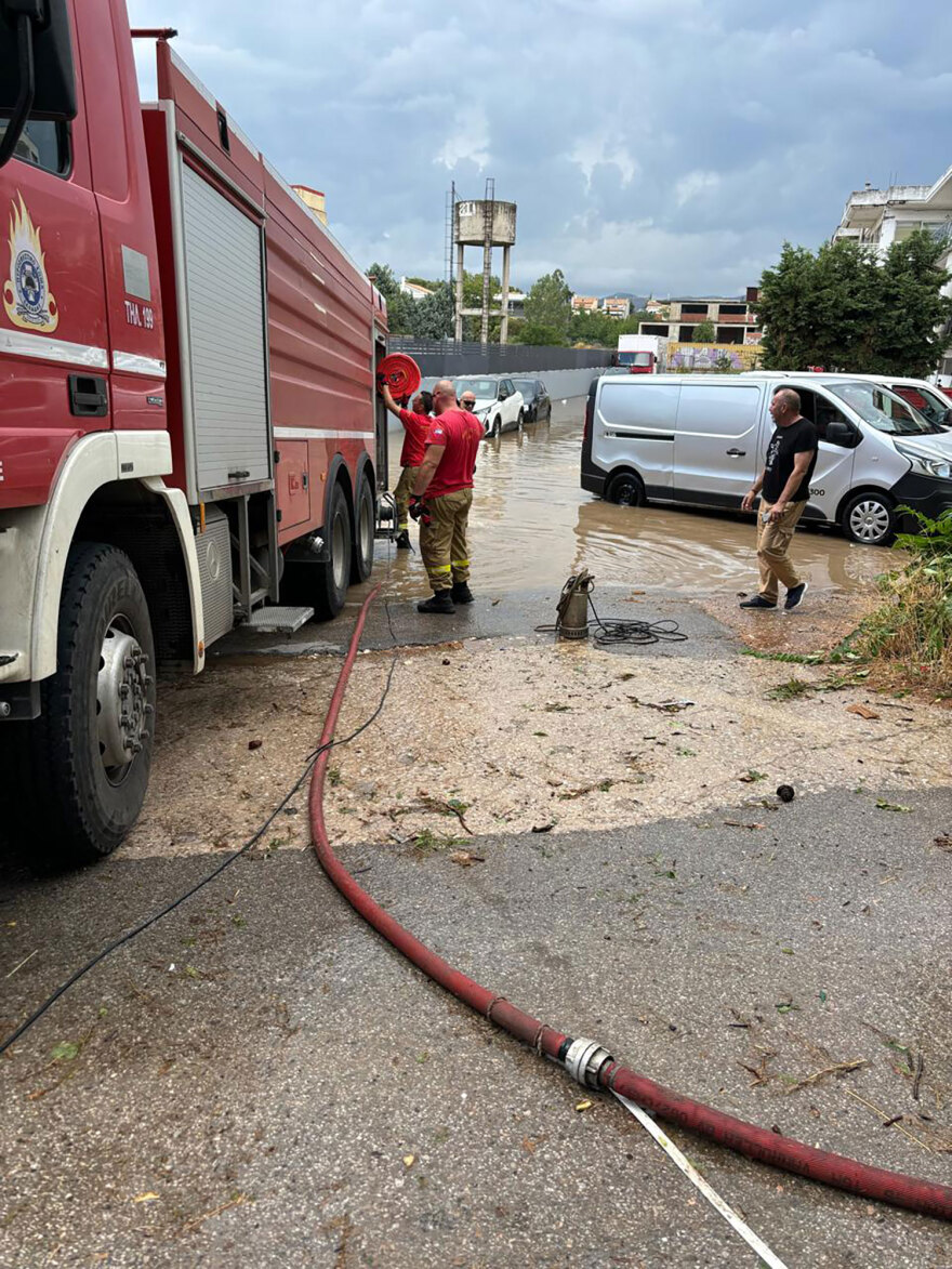 Κακοκαιρία στην Αττική - Χαλάζι στον Άγιο Στέφανο, καταρρακτώδης βροχή στα Σπάτα, δείτε χάρτη με τα σημεία όπου έπεσαν κεραυνοί