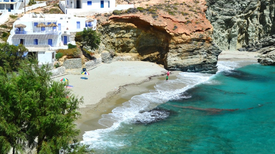 Τα 15 ελληνικά νησιά που ξεχωρίζουν για τις διακοπές του 2026, σύμφωνα με το Conde Nast Traveller