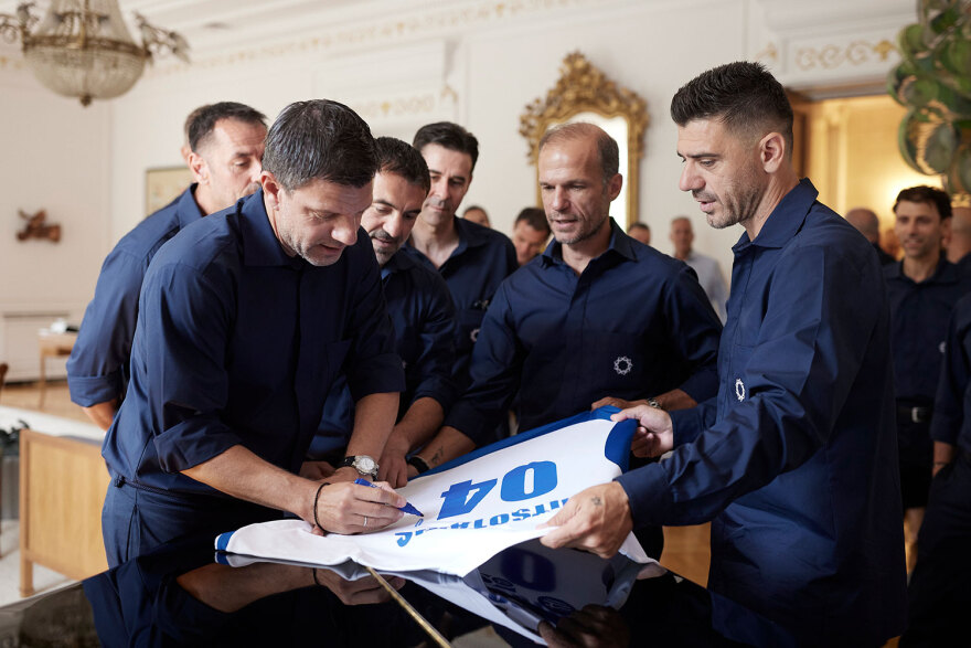 Συναντήθηκε με τους πρωταθλητές του 2004 ο Μητσοτάκης - «Είκοσι χρόνια μετά, μας κάνετε υπερήφανους» είπε στον Ρεχάγκελ