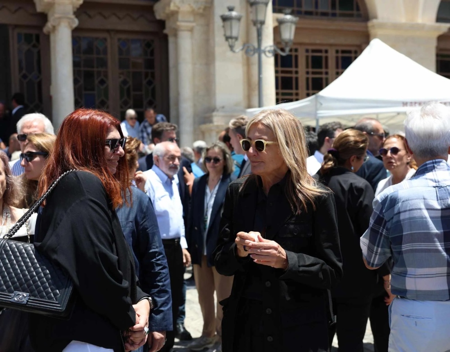 Γιάννης Σμπώκος: Πλήθος κόσμου στην κηδεία του πρωτοπόρου ξενοδόχου στο Ηράκλειο 