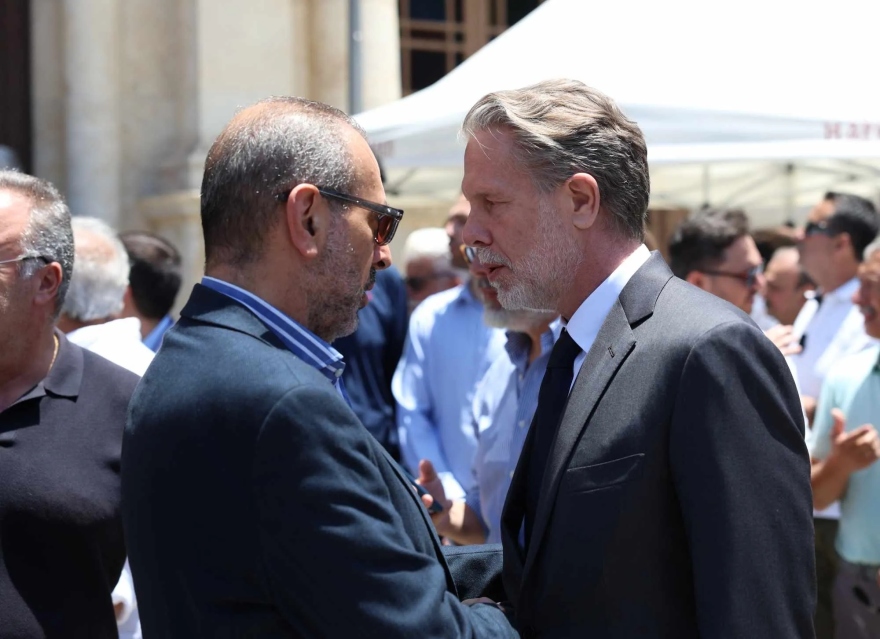 Γιάννης Σμπώκος: Πλήθος κόσμου στην κηδεία του πρωτοπόρου ξενοδόχου στο Ηράκλειο 