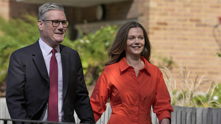 Βρετανία: Εκλογές σε σπίτια, εκκλησίες και παιδικούς σταθμούς - Ένα βήμα πριν την εξουσία οι Εργατικοί μετά από 14 χρόνια