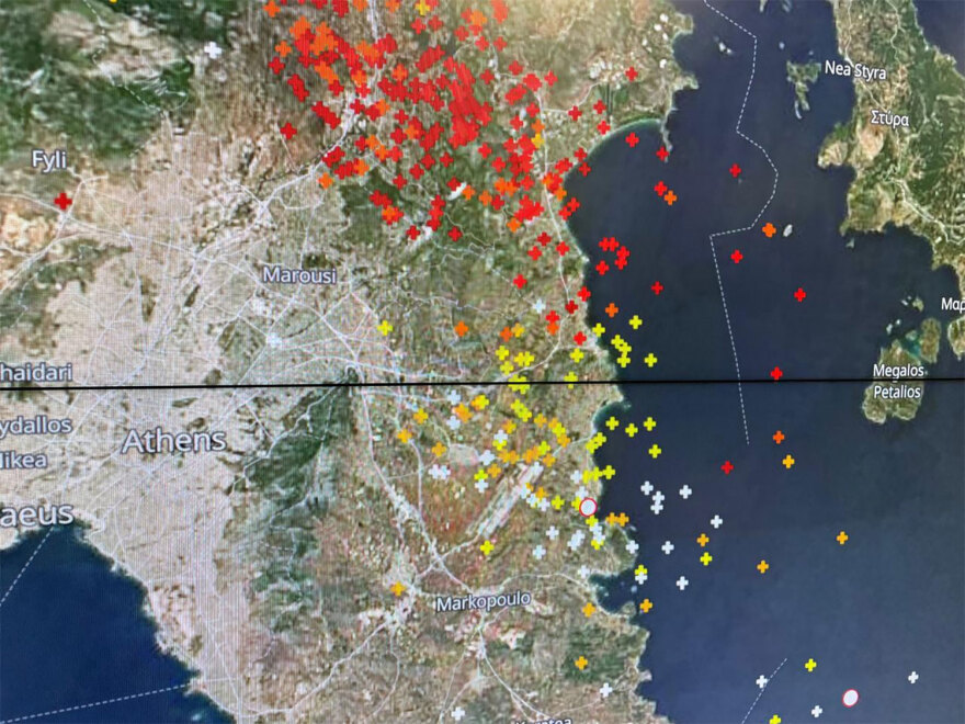 Κακοκαιρία στην Αττική - Χαλάζι στον Άγιο Στέφανο, καταρρακτώδης βροχή στα Σπάτα, δείτε χάρτη με τα σημεία όπου έπεσαν κεραυνοί